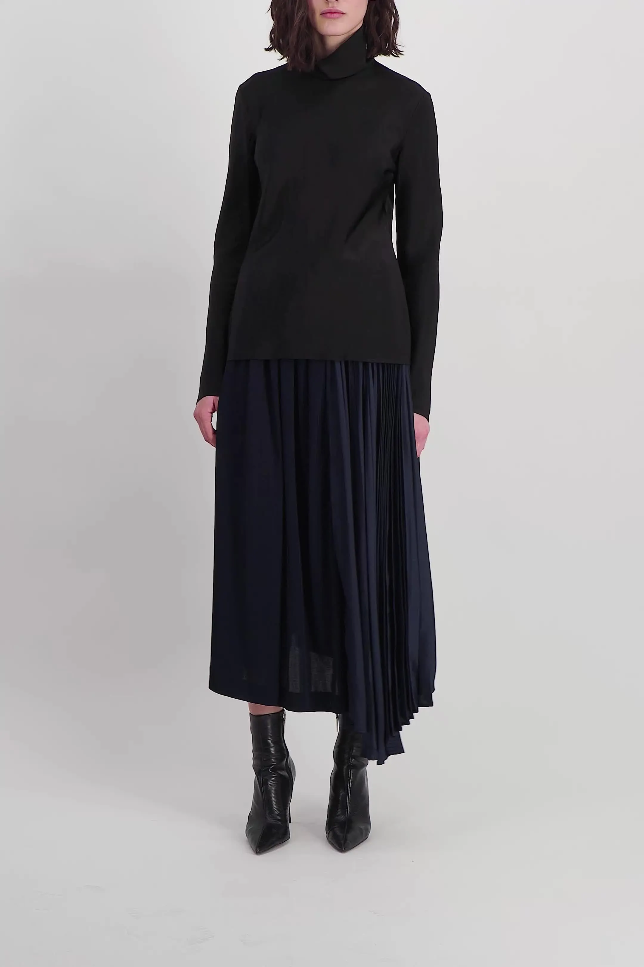 Asymmetric pleated crêpe skirt