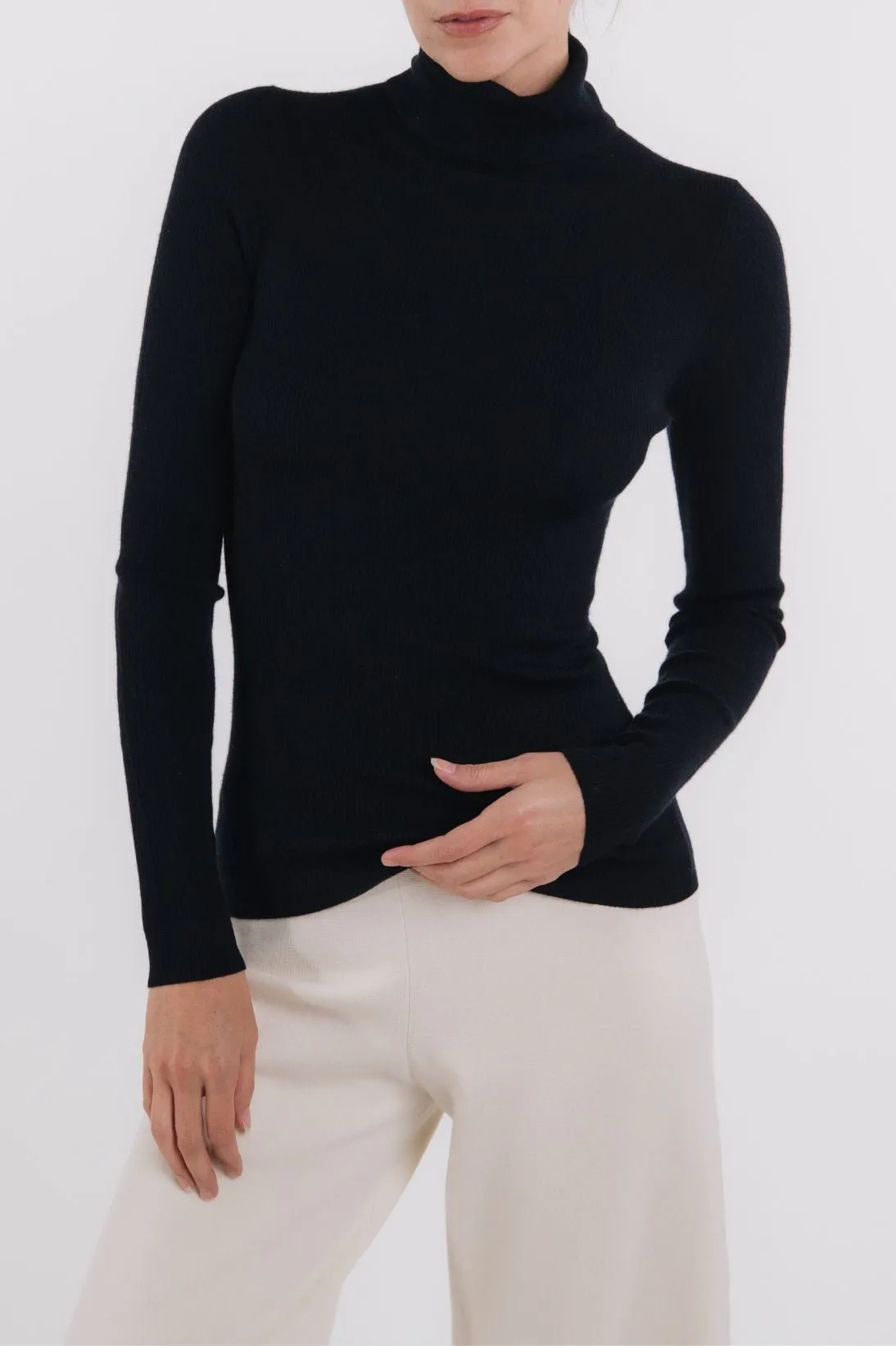 CASHMERE RIBBED TURTLENECK