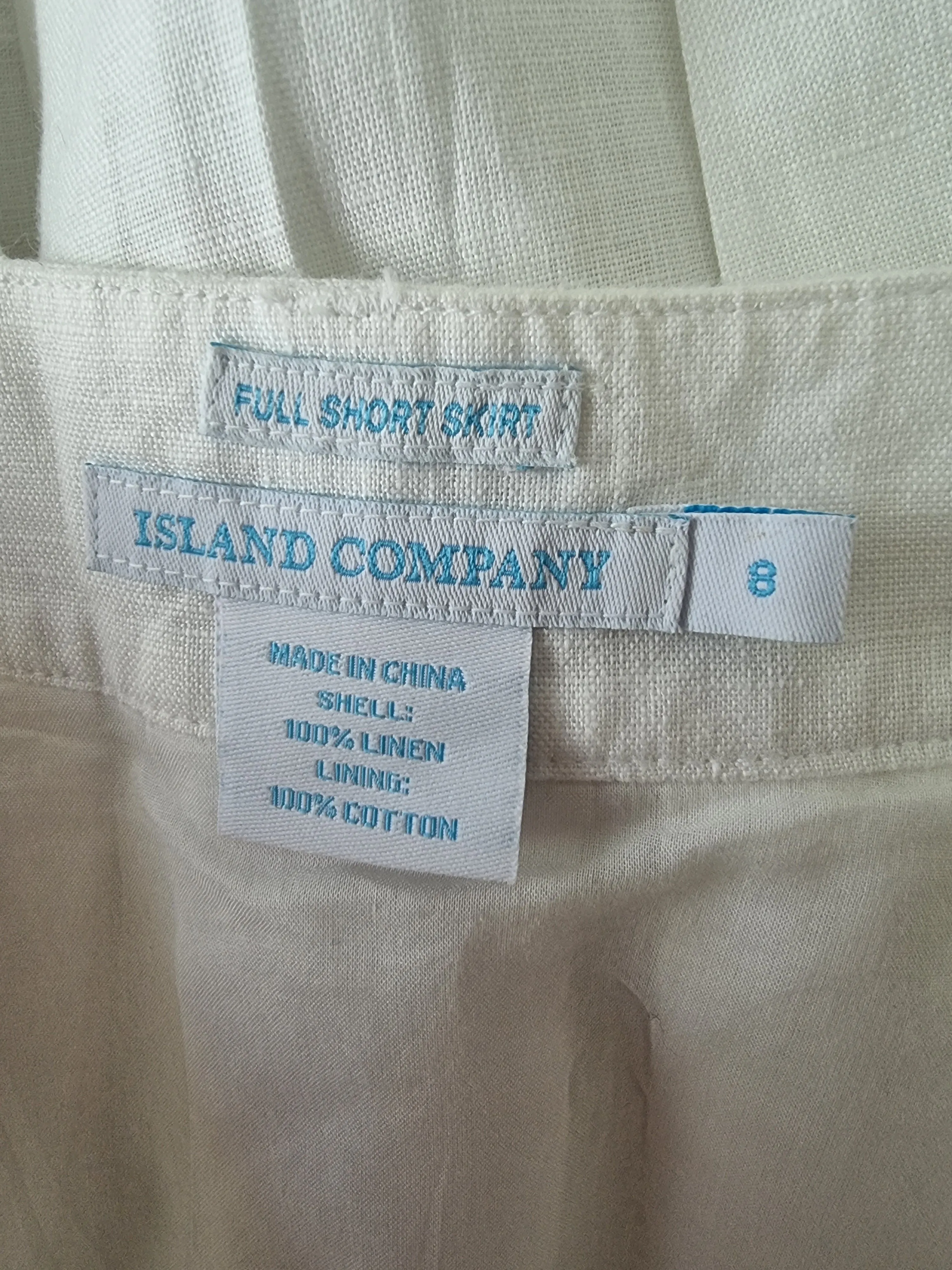 Island Company Women’s White Lined Pleated Full Short Skirt. UK 12 US 8 EU 40