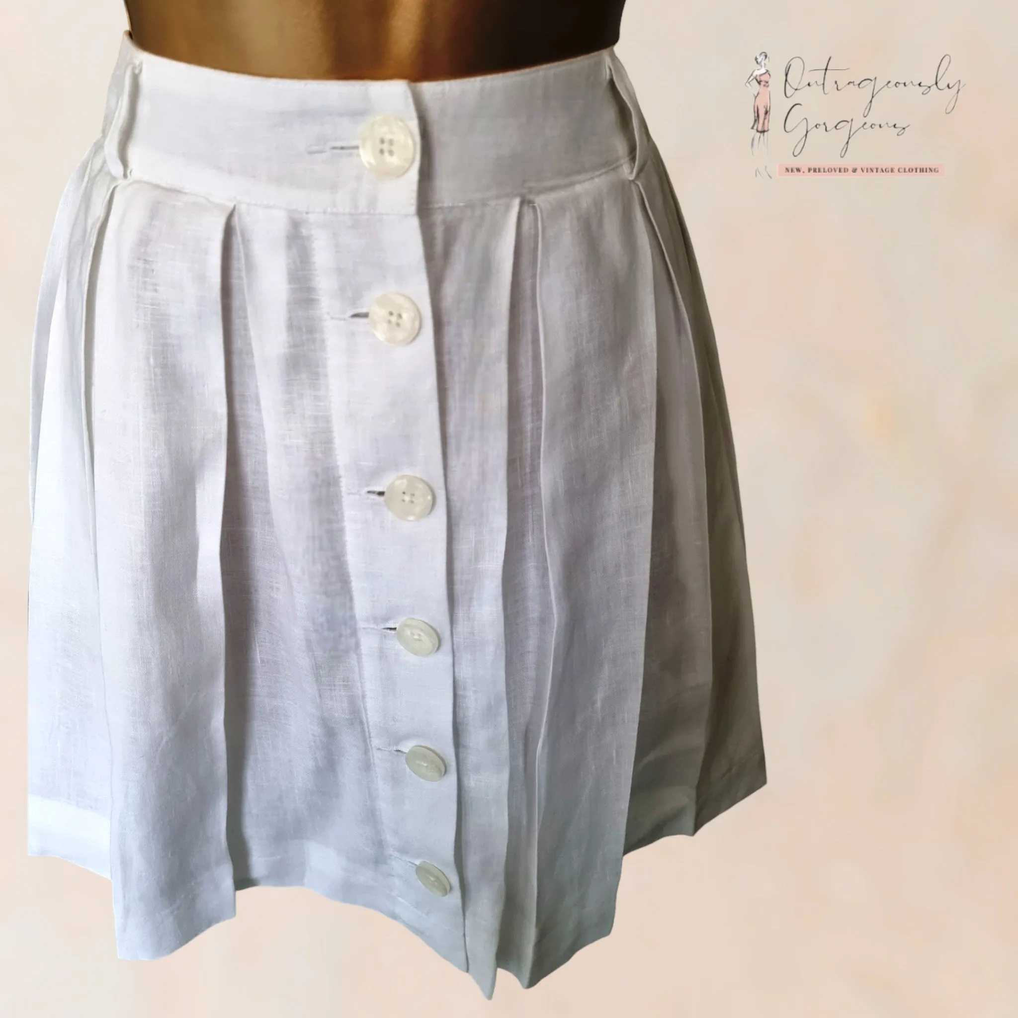 Island Company Women’s White Lined Pleated Full Short Skirt. UK 12 US 8 EU 40